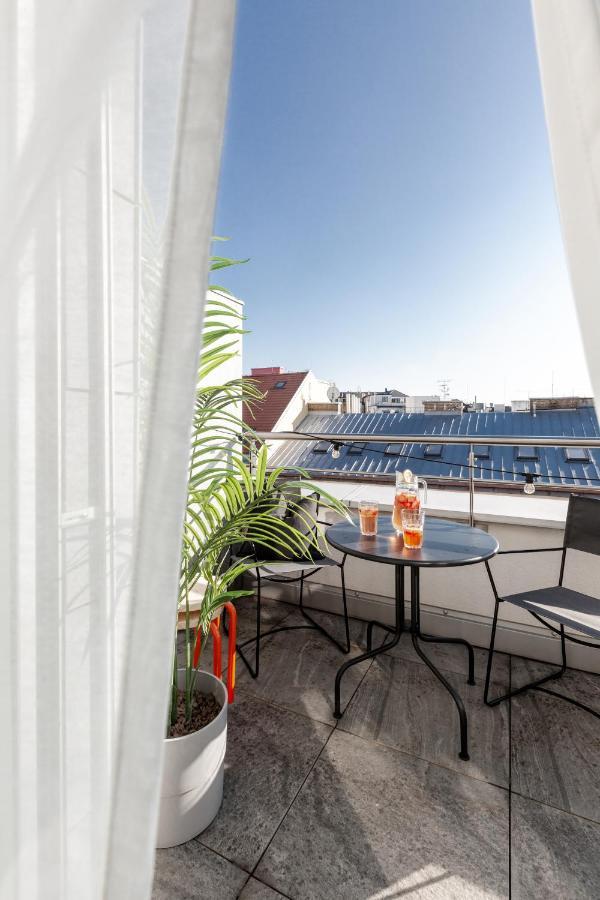 Turnkey I Central Apartment With Terrace Prága Kültér fotó